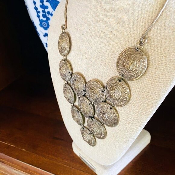 Vintage Medieval Shield Coin Cluster Statement Necklace Silver Tone 18" - Picture 4 of 4